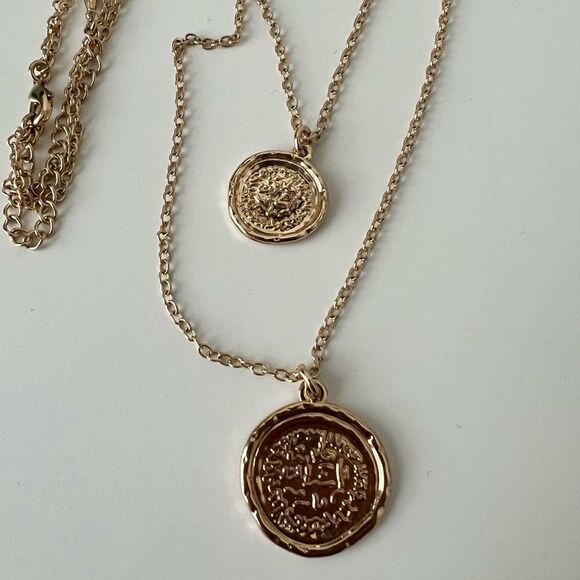 Layered Coin Medallion Pendant Necklace - Picture 4 of 5